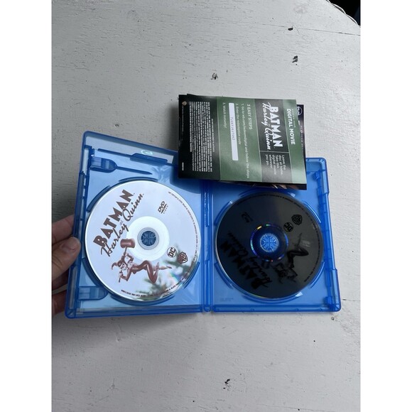 DC Universe Batman and Harley Quinn Blu-ray DVD Digital - Picture 4 of 7